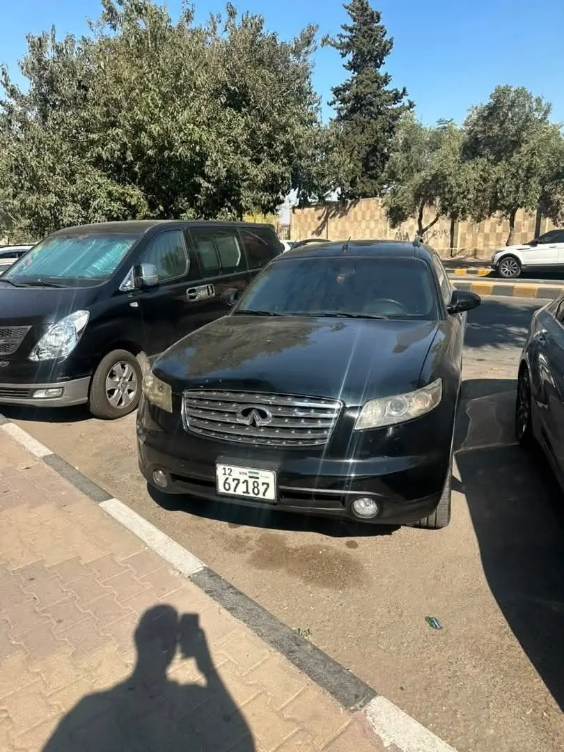 إنفينيتي FX35 موديل 2005 بحالة جيدة