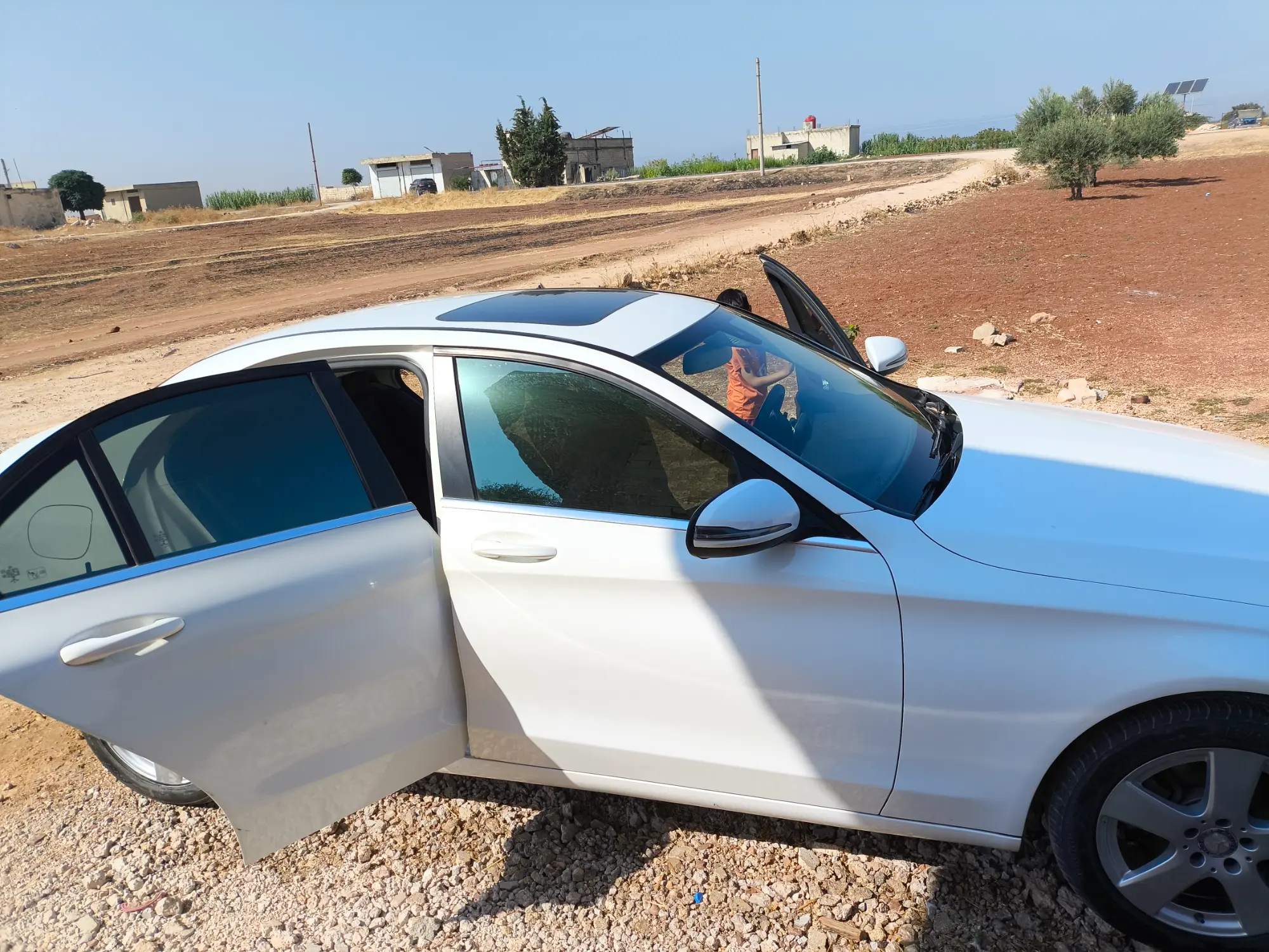 مرسيدس-بنز C200d 2016 بحالة ممتازة - صورة 3