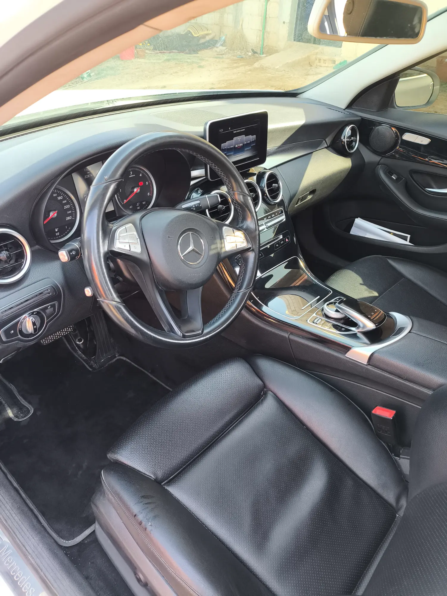 مرسيدس-بنز C200d 2016 بحالة ممتازة - صورة 9