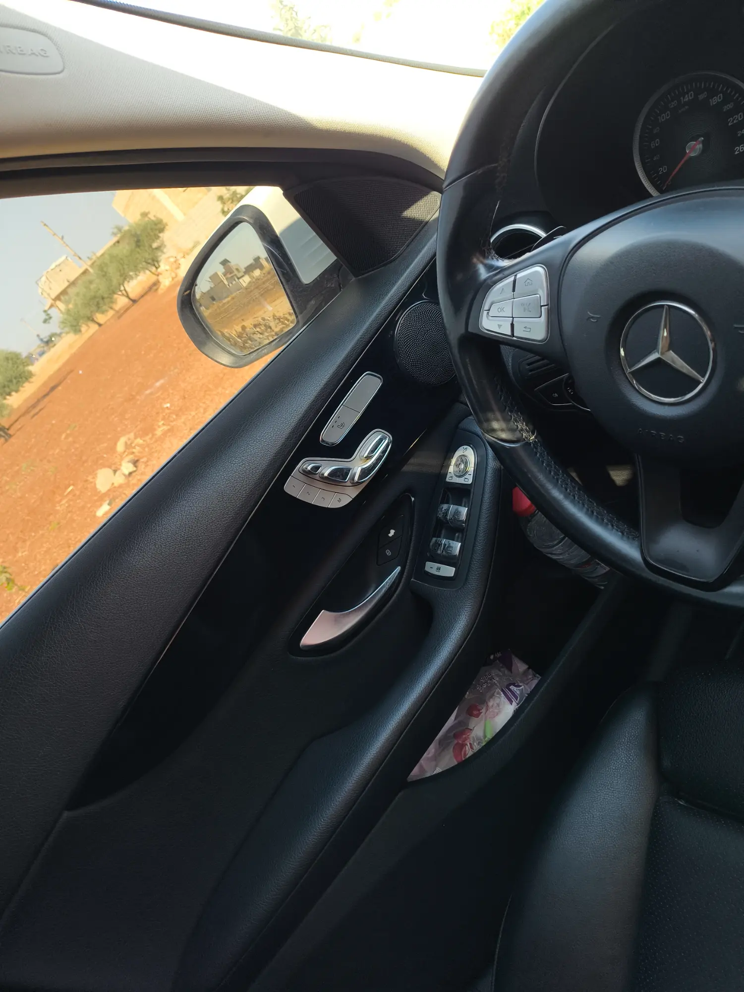 مرسيدس-بنز C200d 2016 بحالة ممتازة - صورة 12