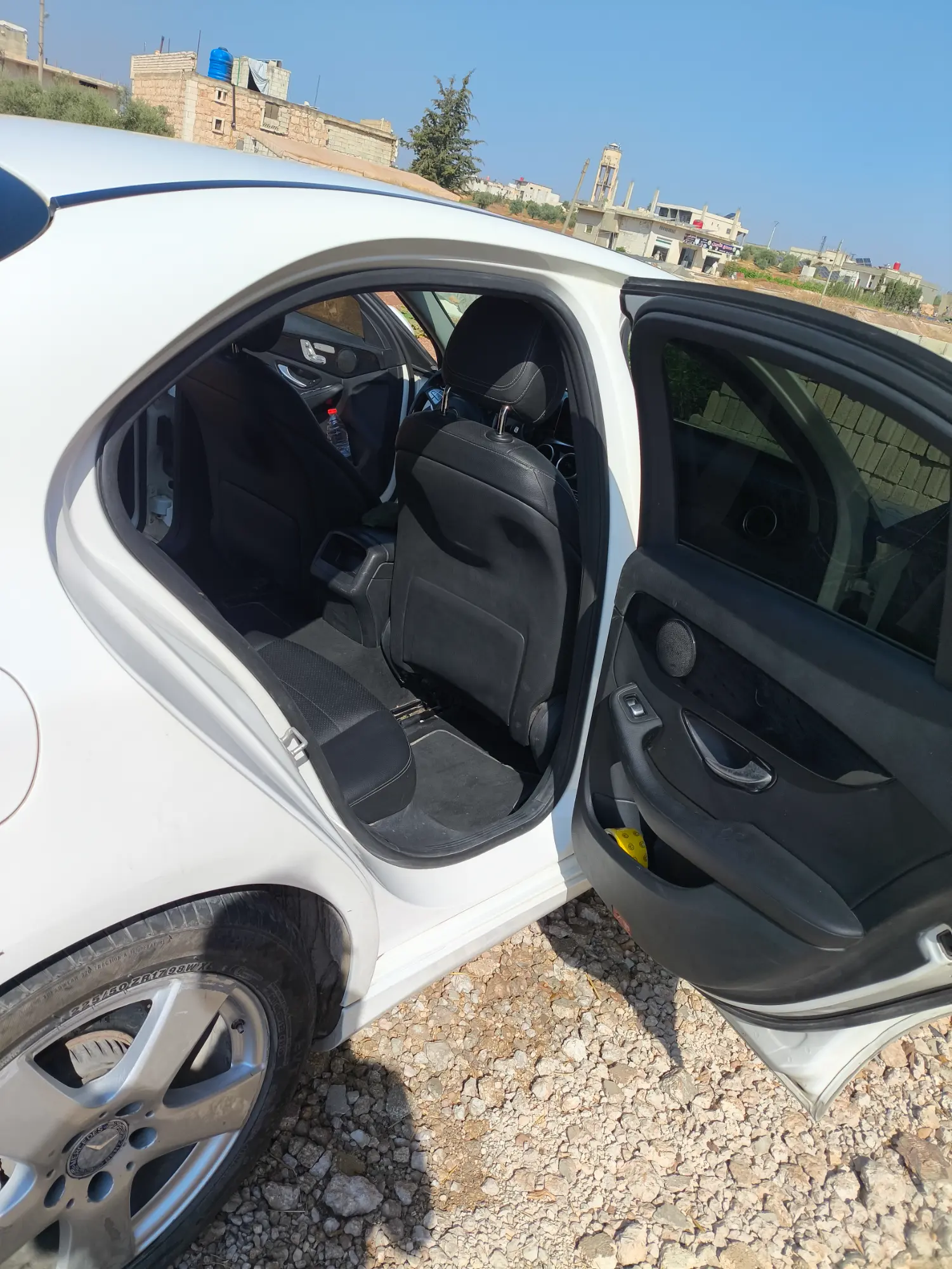 مرسيدس-بنز C200d 2016 بحالة ممتازة - صورة 16