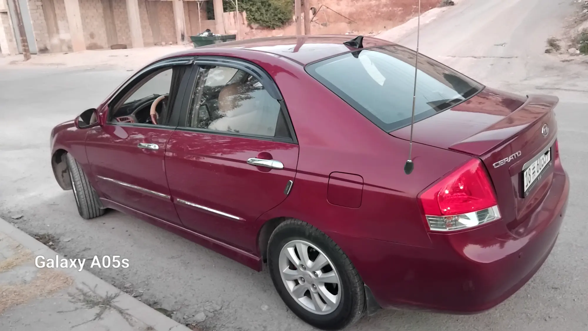 كيا سيراتو 2007 بحالة جيدة ومميزة - صورة 5